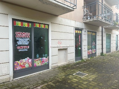 Foto Negozio in VIA ROMA, Lonigo Centro di 76 m² con 2 locali in vendita