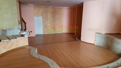 Foto Locale commerciale in Centro, Campobasso Centro di 80 m² con 2 locali