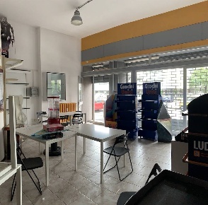 Foto Negozio in via Sapri, Milano Cascina Merlata - Musocco di 63 m²