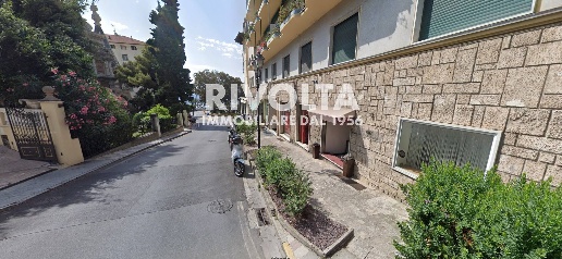 Foto Attività commerciale in via luigi nuvoloni, Sanremo di 75 m²
