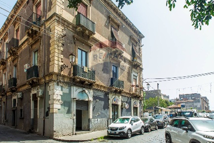 Foto Negozio in Via Gesualdo Clementi (Piazza Dante), Catania di 30 m²