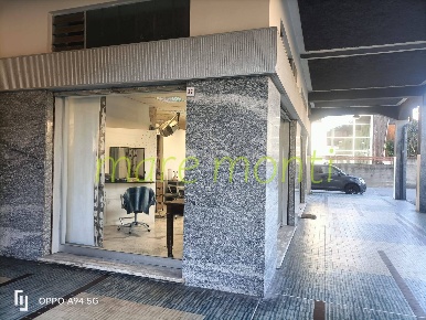 Foto Negozio in via delle trincee, Savona Centro Storico di 47 m²