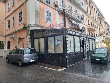 Foto Locale commerciale in Corso del Popolo, Anzio Centro Storico di 121 m²