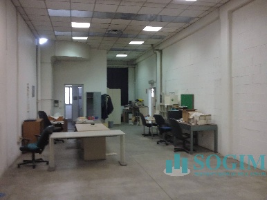 Foto Magazzino a Settimo Milanese Centro di 1050 m² in affitto