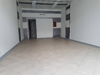 Foto Attività commerciale in via Aurelia, Loano Centro di 55 m² in affitto