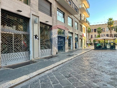 Foto Locale commerciale in Via Argiro, Bari Murat di 90 m² con 1 locali