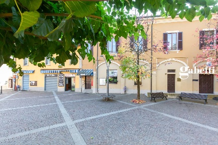 Foto Negozio in Piazza Della Vittoria, Paderno d'Adda di 60 m² con 1 locali
