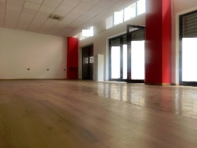 Foto Attività commerciale in Via Dell' Indipendenza, Livorno di 175 m²