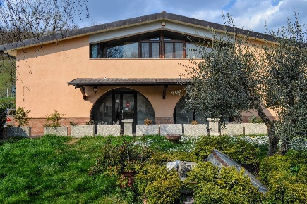 Foto Locale commerciale in foligno, Foligno Centro Storico di 400 m²