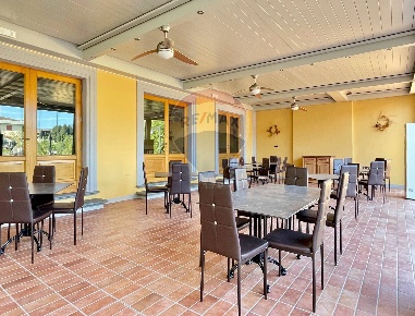 Foto Locale commerciale in piazza Berni, Lamporecchio Centro di 236 m²