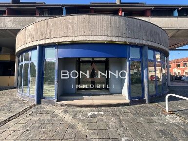 Foto Locale commerciale in Via Giacomo Matteotti, Castelfranco Veneto