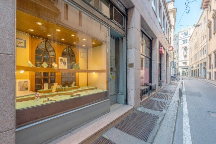 Foto Negozio in Via Dell'Unione, Milano Missori di 49 m² con 2 locali