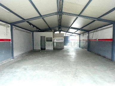 Foto Laboratorio a Pomigliano d'Arco Centro di 160 m² con 2 locali