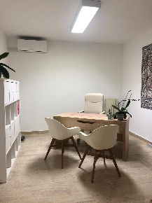 Foto Ufficio in via Pascoli G, Pessano con Bornago Centro di 18 m²