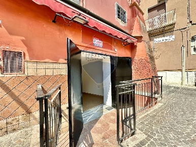 Foto Locale commerciale in CORSO UMBERTO I, Marano di Napoli Centro
