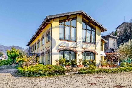 Foto Agriturismo in Via Pio XI, Como Sagnino di 1150 m² in vendita