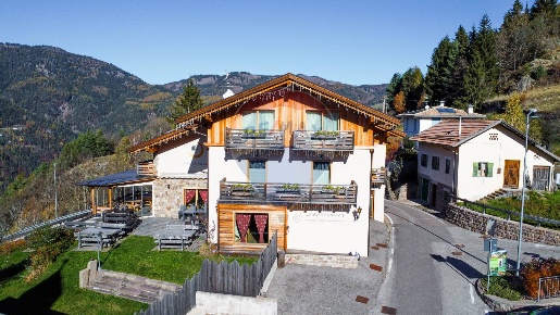 Foto Hotel a Valfloriana Dorà di 475 m² con 21 locali in vendita