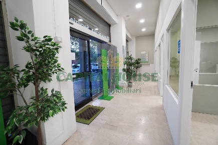 Foto Locale commerciale a Bologna San Donato di 110 m² con 6 locali