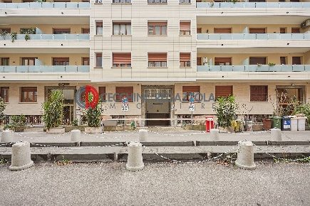 Foto Laboratorio in Via Mac Mahon, Milano Cenisio di 650 m² con 2 locali