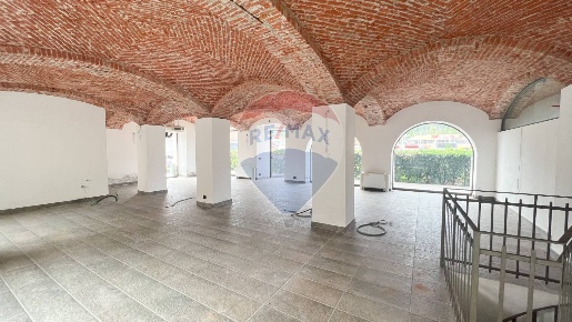 Foto Locale commerciale a Mesenzana di 160 m² in vendita
