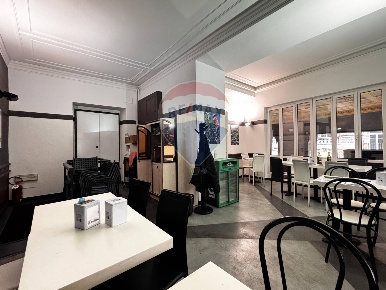 Foto Bar in Piazza Della Nunziata, Genova Carmine di 85 m² con 1 locali
