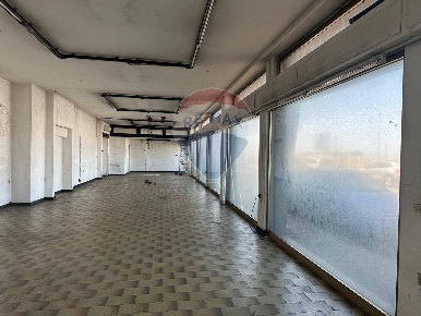 Foto Locale commerciale in Via Flaminia, Ancona Torrette di 206 m²