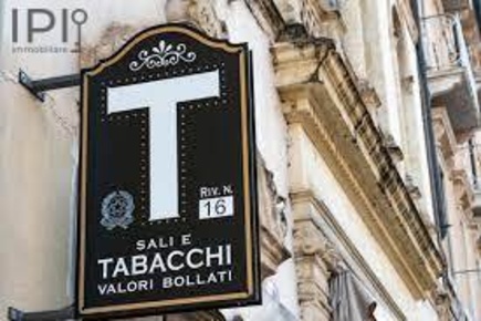 Foto Attività commerciale a Cairo Montenotte di 50 m² in vendita