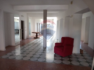Foto Negozio in Via Patrono d'Italia, Assisi Santa Maria degli Angeli