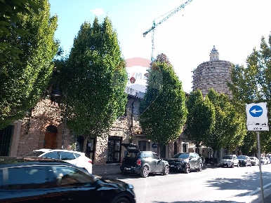 Foto Negozio in Via Patrono d'Italia, Assisi Santa Maria degli Angeli