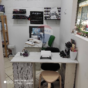 Foto Attività commerciale in Via Vincenzo Monti, Paternò di 175 m²