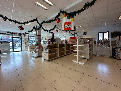 Foto Locale commerciale in via Carmine, Oleggio Centro di 145 m² in vendita