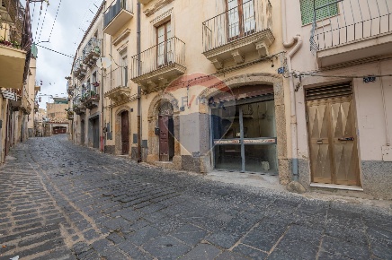 Foto Laboratorio in via stella, Caltagirone Centro di 100 m² con 2 locali