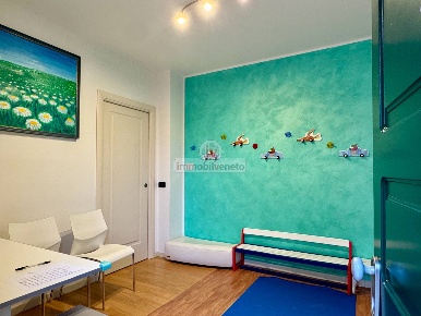Foto Negozio in VIA ROMA, Lonigo Centro di 132 m² con 2 locali in affitto