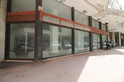 Foto Negozio in Viale Montedoro, Siracusa Umberto - Ermocrate di 371 m²
