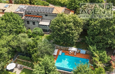 Foto Villa unifamiliare in Via donizzetti, Negrar di Valpolicella di 500 m²