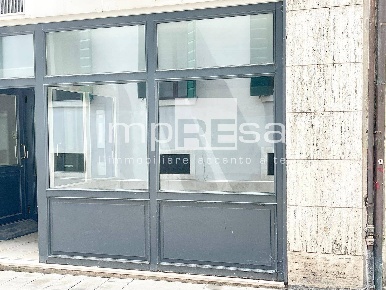Foto Negozio in piazza san vito, Treviso Piazza dei Signori di 56 m²