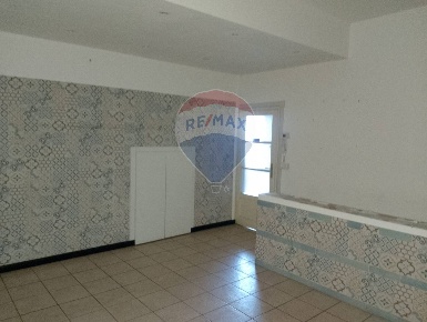 Foto Locale commerciale a Besozzo Centro di 70 m² con 3 locali in affitto