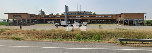 Foto Locale commerciale in ex SS 415 Paullese, Spino d'Adda di 1000 m²