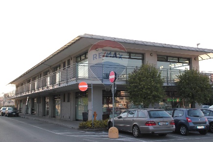 Foto Locale commerciale in Via Rodari, Trezzano Rosa di 70 m² con 1 locali