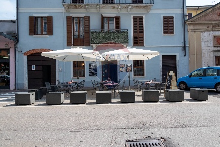 Foto Locale commerciale in Piazza Giacomo Matteotti, Verbania di 90 m²