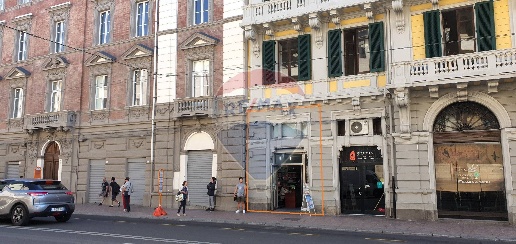 Foto Locale commerciale in via Roma, Cagliari Stampace di 410 m² in vendita