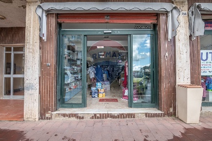 Foto Locale commerciale in via filippo paladini, Caltanissetta Centro