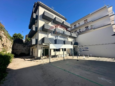 Foto Locale commerciale in Via Carducci, Ragusa San Luigi - Archimede