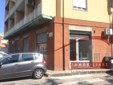 Foto Locale commerciale in largo leonardo da vinci, Siracusa di 70 m²