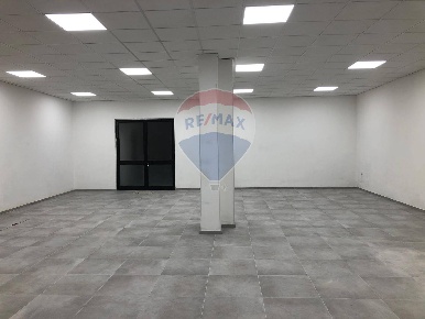 Foto Locale commerciale in Via Trieste, Bari Ceglie del Campo di 170 m²