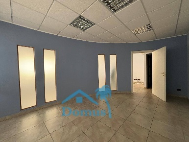 Foto Locale commerciale in VIA DELLA PORPORATA, Pinerolo Collina di 65 m²