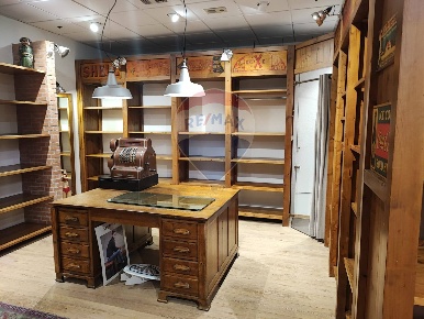 Foto Negozio in via cremasca, Azzano San Paolo di 350 m² con 2 locali
