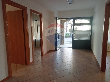 Foto Negozio in Via Catanelli, Perugia Ponte San Giovanni - Balanzano