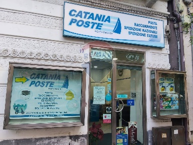 Foto Attività commerciale in Viale Mario Rapisardi, Catania di 65 m²