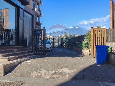 Foto Magazzino in viale mario rapisardi, Catania Rapisardi di 646 m²